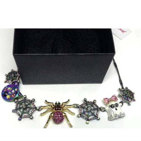 BETSEY JOHNSON HALLOWEEN SPIDER CAT GHOST & WEB PENDANT NECKLACE WITH CRYSTALS - Picture 9 of 13